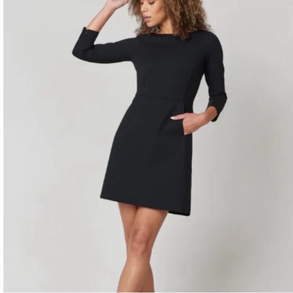 The Perfect A-line 3/4 Sleeve Dress
Classic Black / M SPANX